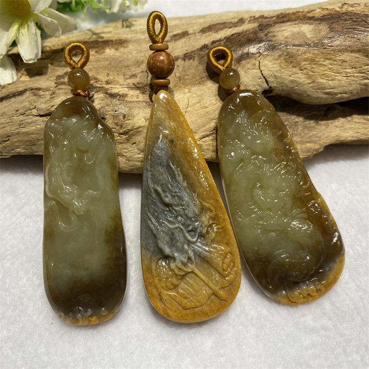和田玉黄白河磨玉龙吊坠挂件