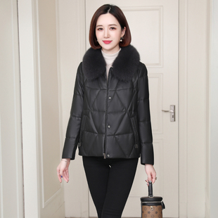海宁真皮皮衣羽绒服女短款2024新款纯绵羊皮中年妈妈连帽夹克外套