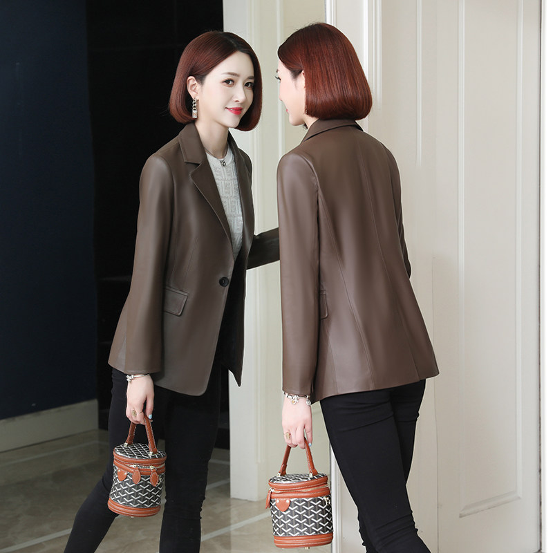 海宁真皮皮衣女短款2025春秋新款绵羊皮小个子妈妈西装修身外套