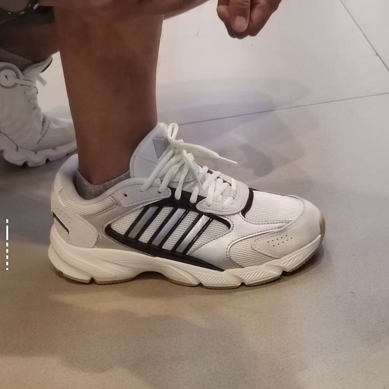 阿迪达斯男子运动休闲鞋