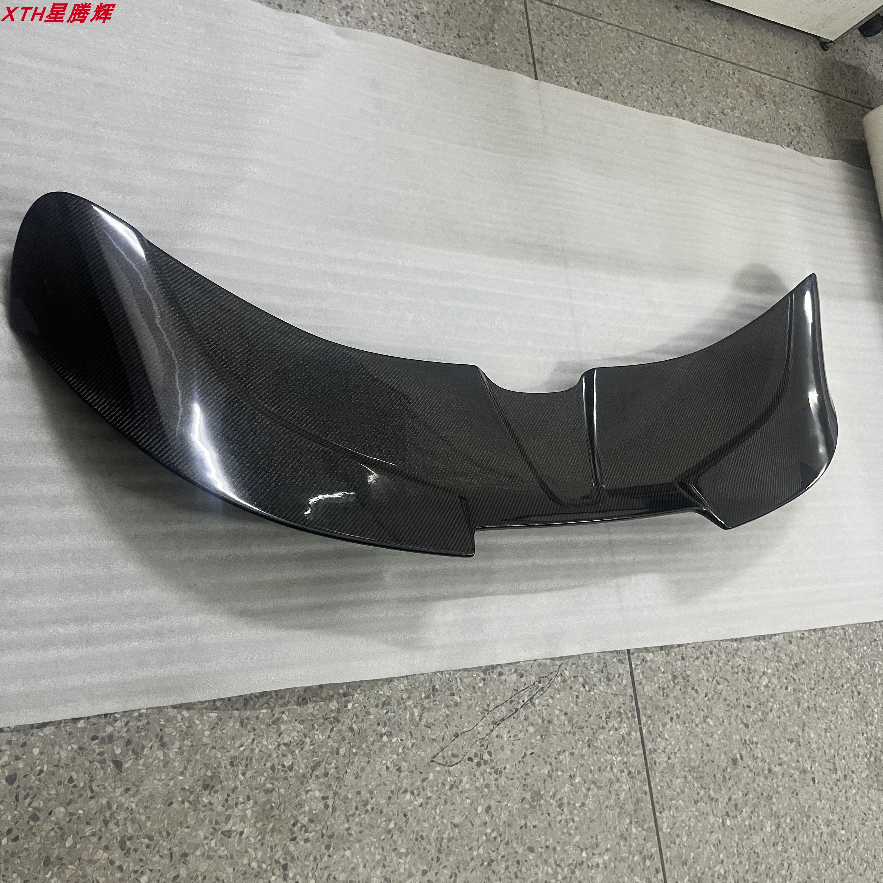 迈凯伦720S尾翼碳纤维