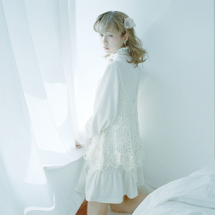 云分子原创春秋森女日系高领白色连衣裙女秋灯芯绒长袖 荷叶边短