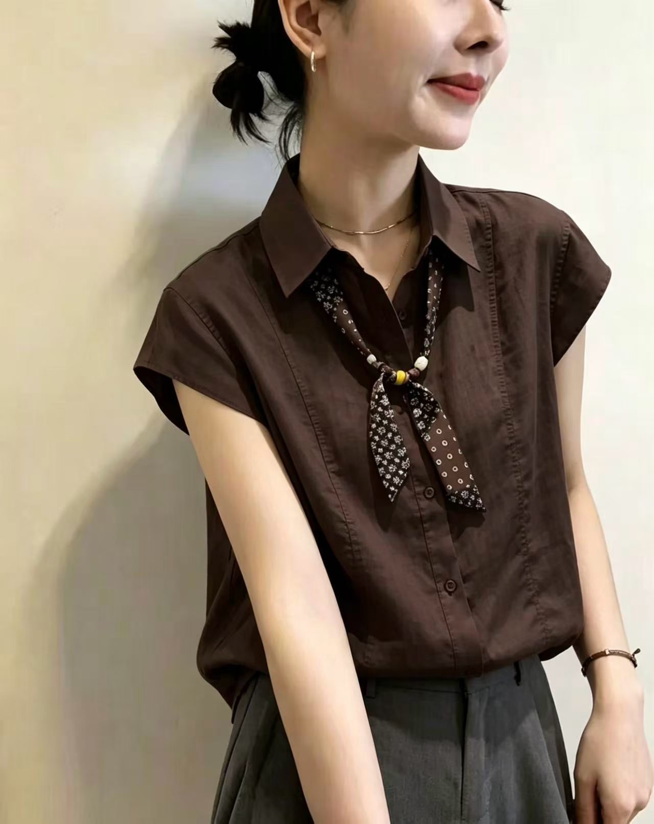 欧洲站2026夏季新韩版时尚翻领宽松显瘦百搭纯色无袖苎麻衬衫女