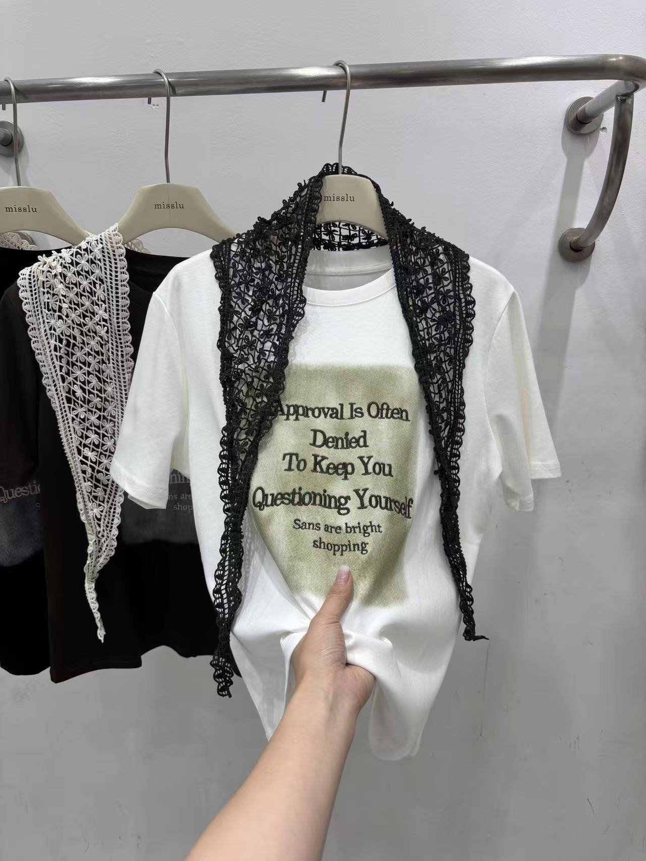 欧洲站2026秋季新韩版时尚圆领宽松显瘦百搭字母短袖T恤女配围巾