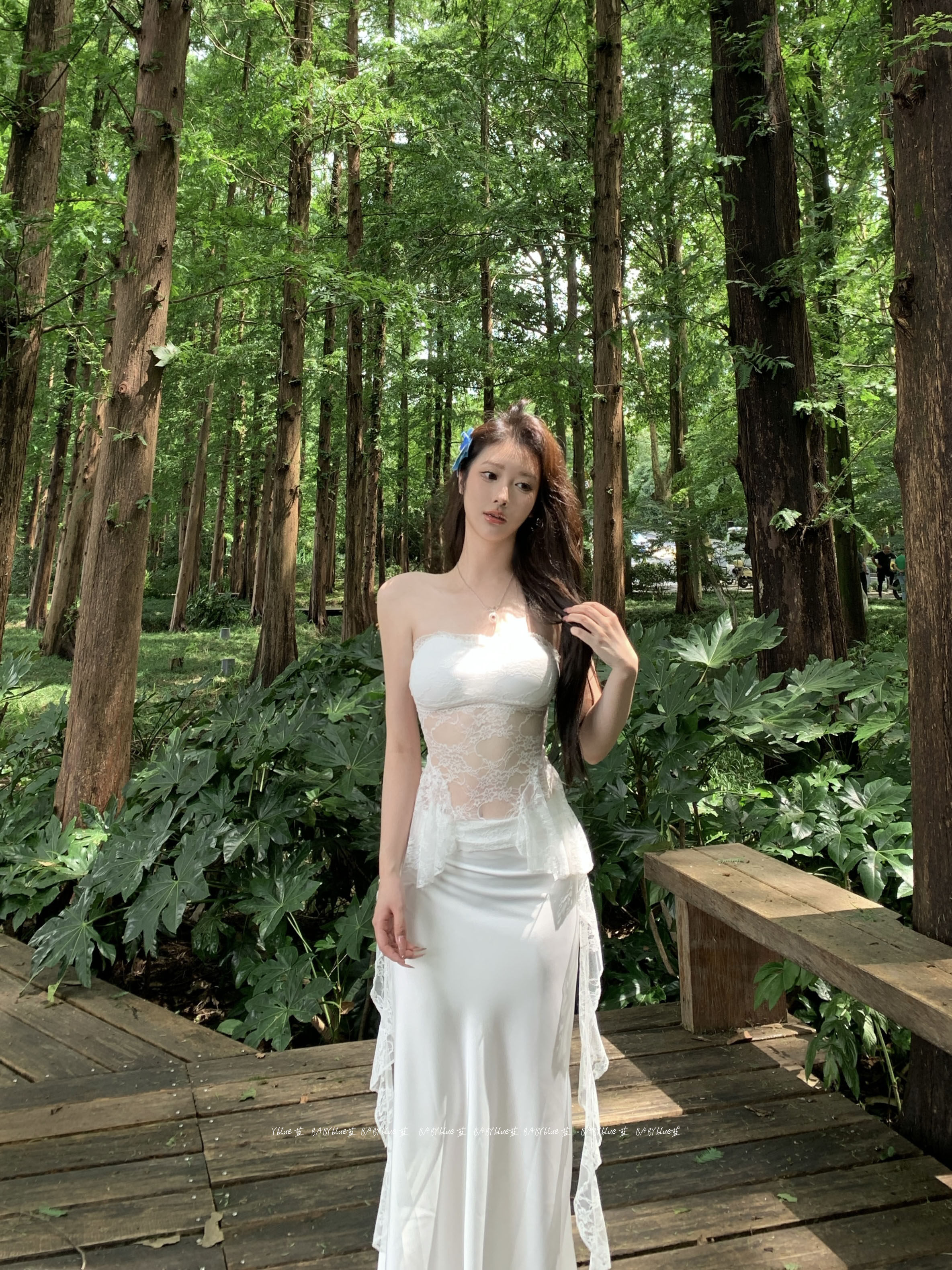 BABYblue飘带蕾丝修身透视抹胸图片