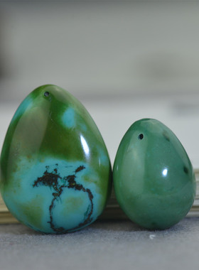 原矿天然绿松石军绿色俏色水波纹特色水滴吊坠项坠 文玩散珠配饰