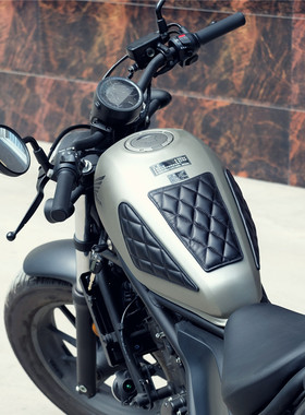 适用于本田叛逆者REBEL CM300 CM500 改装油箱贴复古真皮防滑侧贴