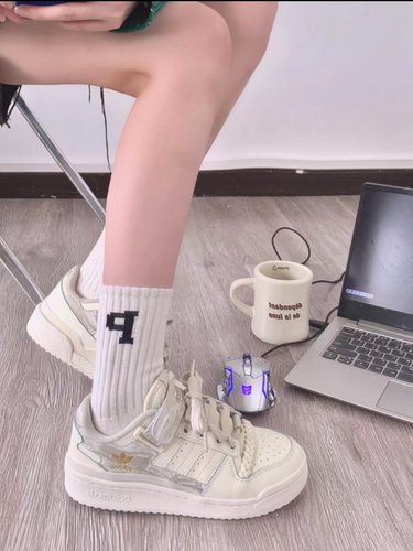 originals阿迪达斯板鞋