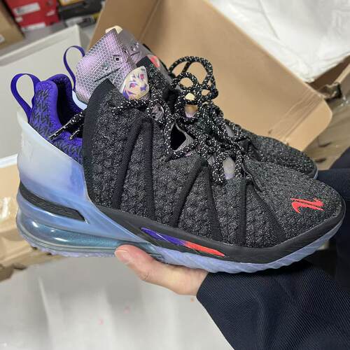 Nike Zoom Lebron 18 詹姆斯实战  鞋舌气垫破损