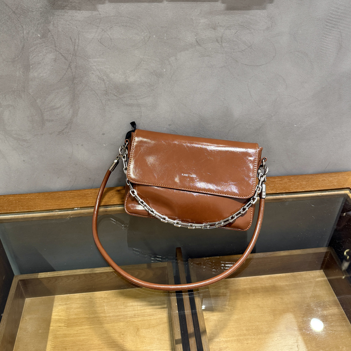 小众设计复古油蜡皮亮面链条单肩腋下小方包高质感休闲百搭斜挎包