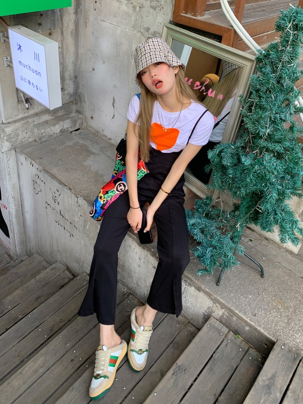 Take a real picture to embrace the orange flavor of summer love short sleeve T-shirt + strap split micro pants