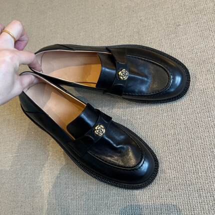 格格调子2025春季新款真皮一脚蹬乐福鞋女粗跟单鞋山茶花小皮鞋