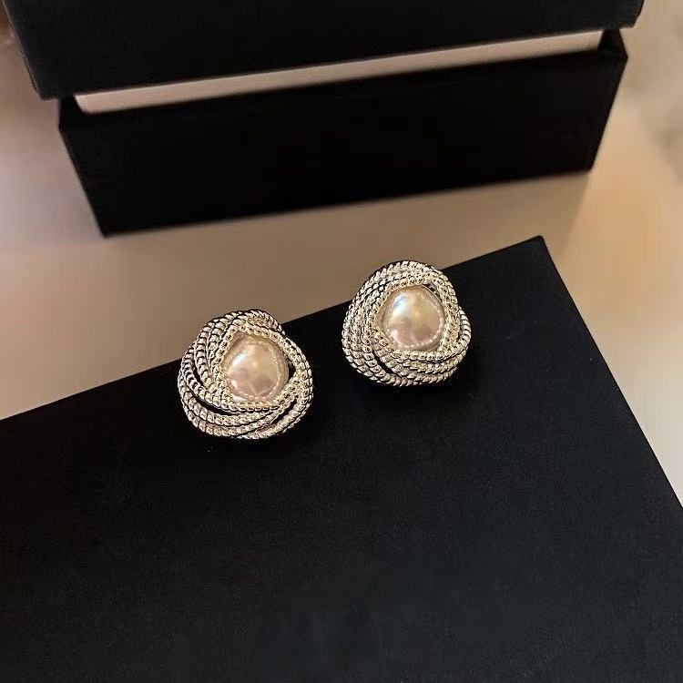 独特贵气珍珠耳钉女生S925纯银新款高级感老钱风气质轻奢耳环耳饰