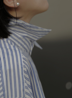 【盈盈】 黑桃园条纹设计感廓形棉衬衣简约通勤显瘦小衫女春 YT24