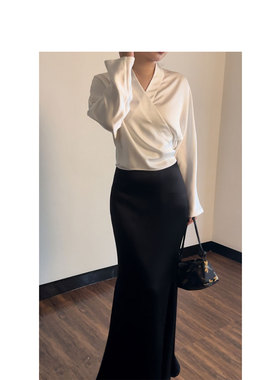 新中式禅意V领早秋气质通勤醋酸缎蝙蝠长袖显瘦设计感衬衫上衣女