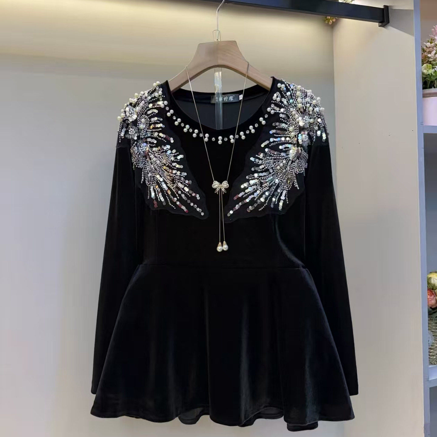 胖妹妹气质重工2025钉珠港风百搭上衣金丝绒显瘦衬衫套头打底衫潮,女装/女士精品,大码内搭,淘宝优惠券,粉丝福利购,淘宝优惠卷