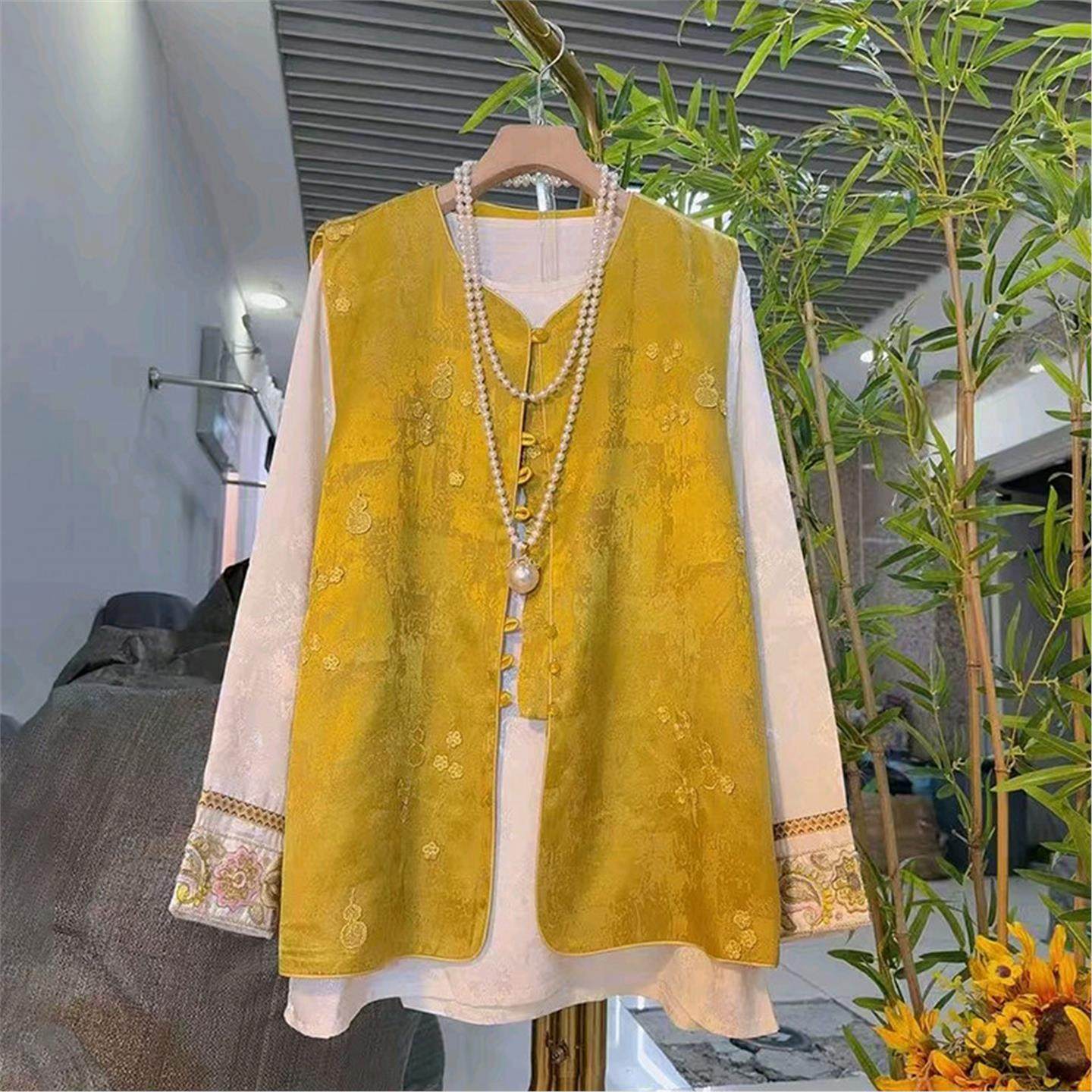 冬季新款大码女装胖妹妹新中式国风盘扣提花马甲搭配舒适宽松小衫