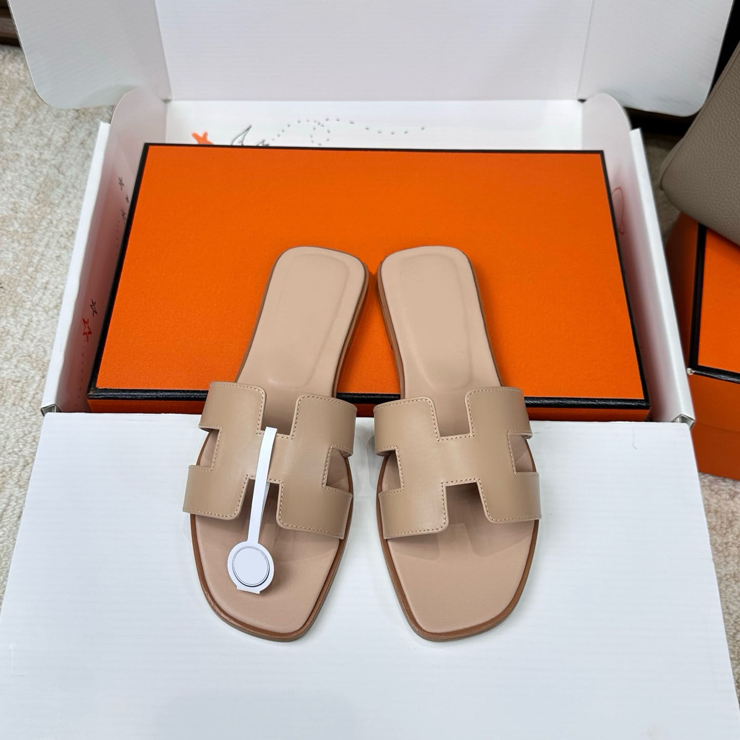 thumbnail for 2026 New Spring and Summer Slippers, Classic European and American Style, Versatile Flat Beach Sandals for Women, Black