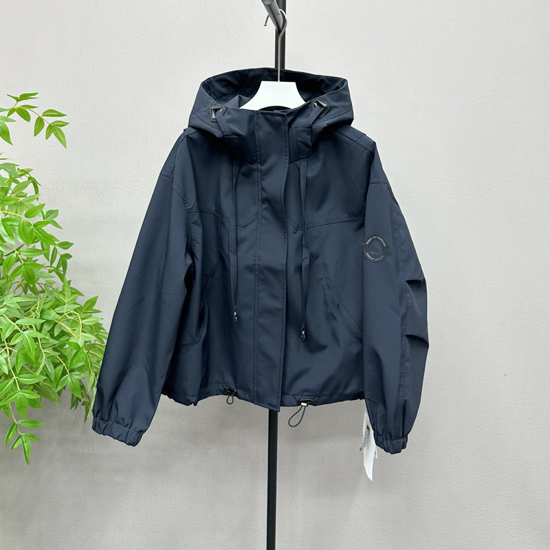 欧洲站2025秋新款休闲连帽短款冲锋衣外套女显瘦夹克上衣潮858X