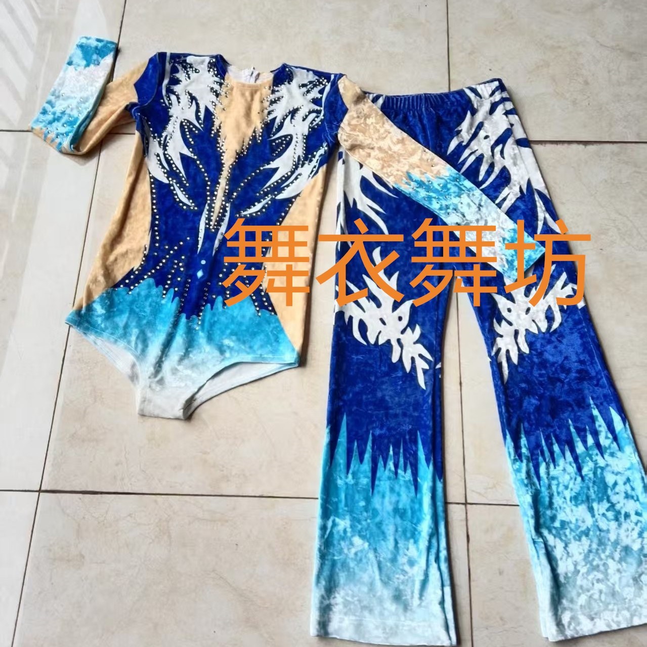 高弹力丝绒材料健美操比赛服装