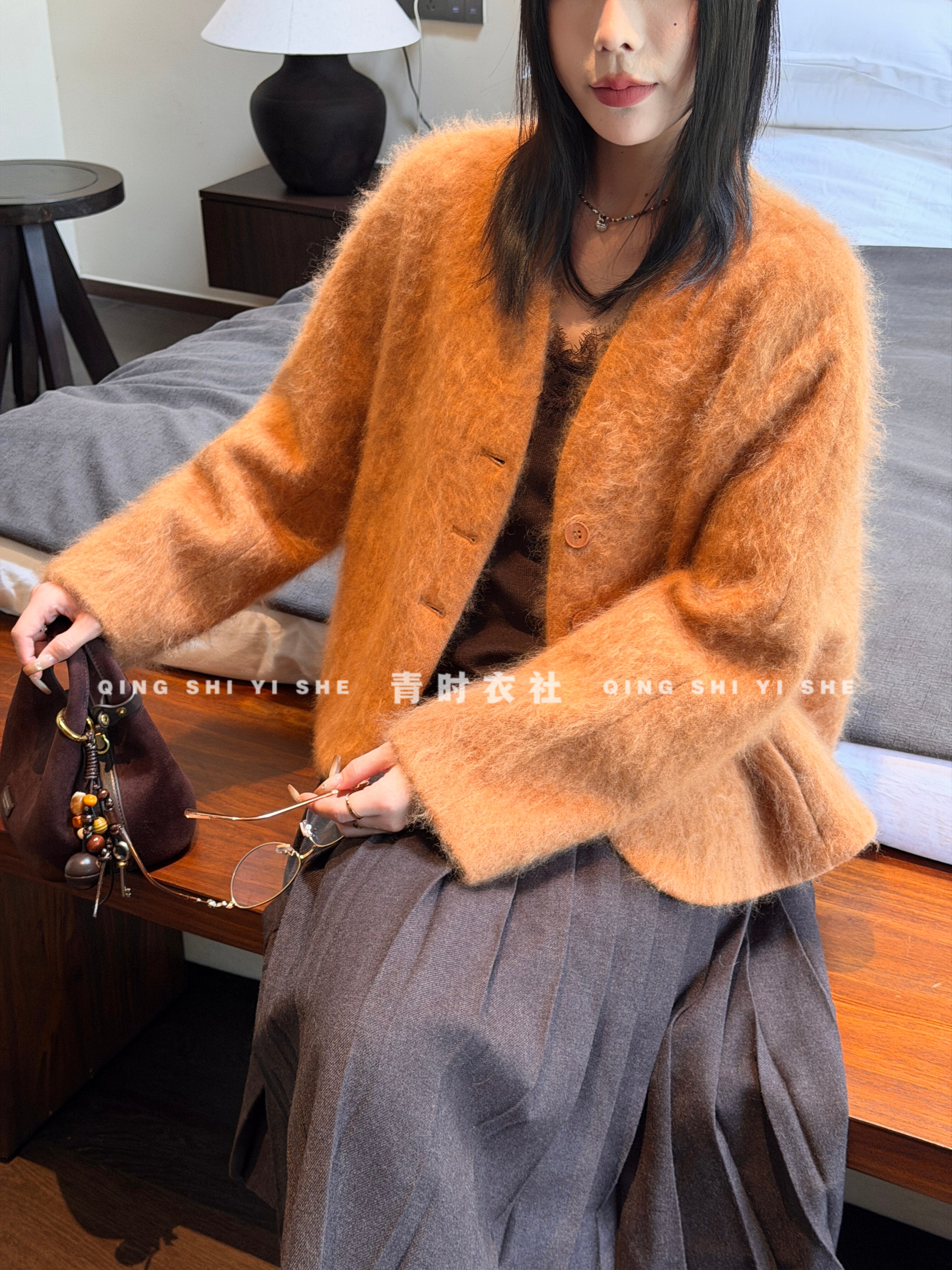 KK秋冬V领单排扣羊毛拉绒外套女
