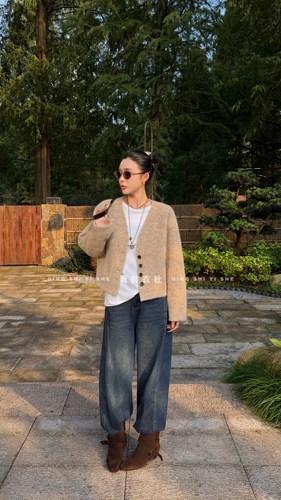 V领单排扣毛毛短外套女韩版秋冬新款百搭显瘦小个子软糯上衣77117