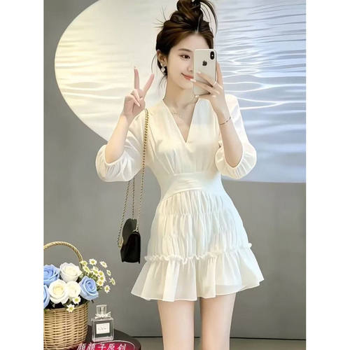 夏季白色V领收腰显瘦连衣裙女
