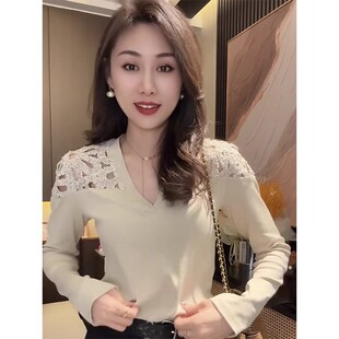 新款 V领镂空长袖 法式 设计感打底衫 T恤女上衣2025年 时尚 今年秋冬季