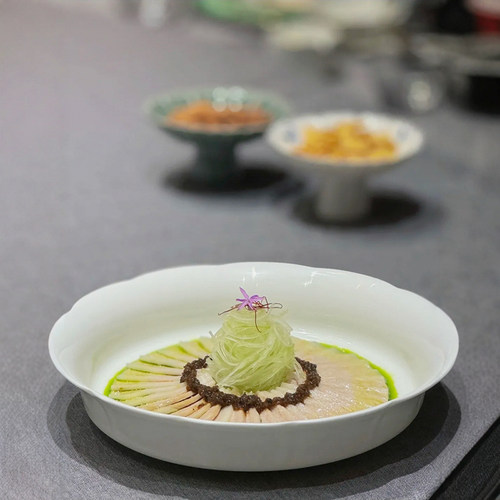 酒店中厨餐具陶瓷花边圆形盘子深盘冷菜会所凉菜冷菜展示盘高端盘