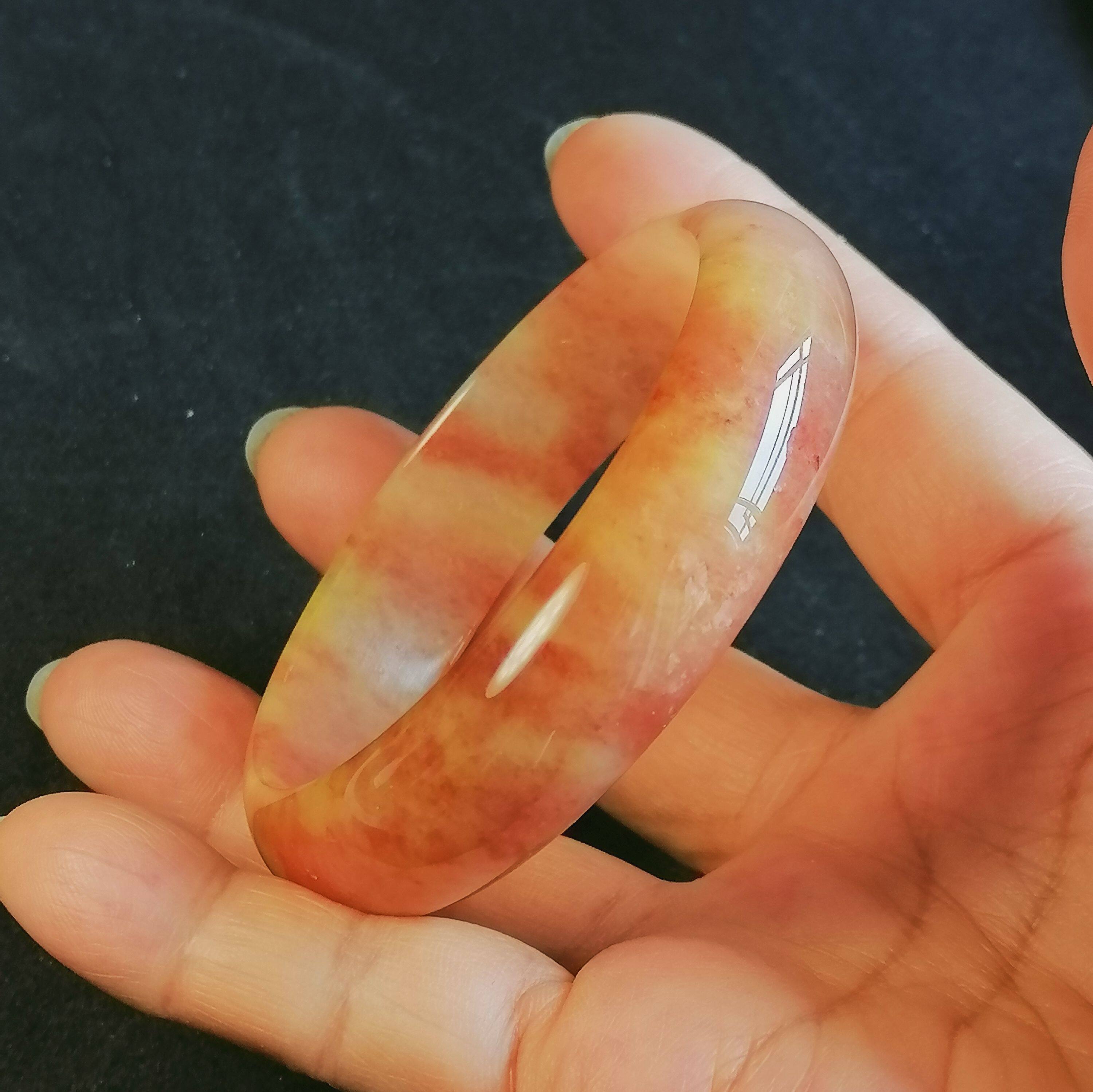 时尚饰品新疆乌尔禾金丝玉手镯质细腻油润色鲜艳靓丽爱美女士佩戴