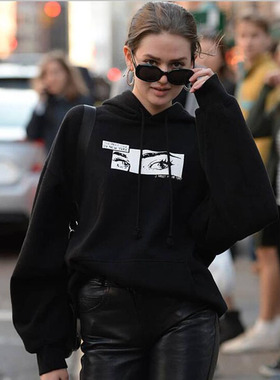 brandy melville黑色卫衣女连帽宽松字母眼睛印花长款上衣帽衫