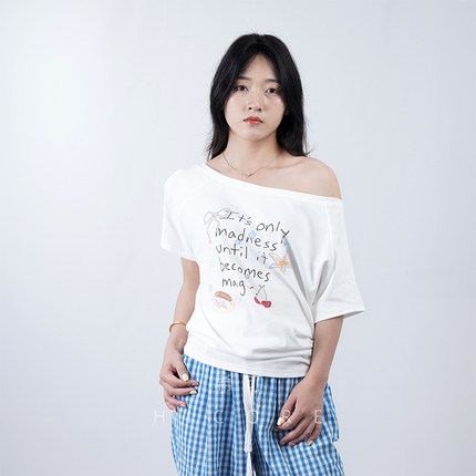 2025夏季新款手绘涂鸦斜肩短袖女百搭宽松显瘦一字肩t恤韩系上衣