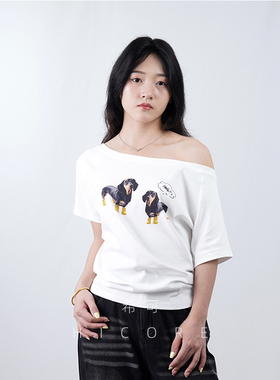 腊肠狗印花斜肩短袖t恤女2025夏季新款宽松慵懒休闲韩版露肩上衣