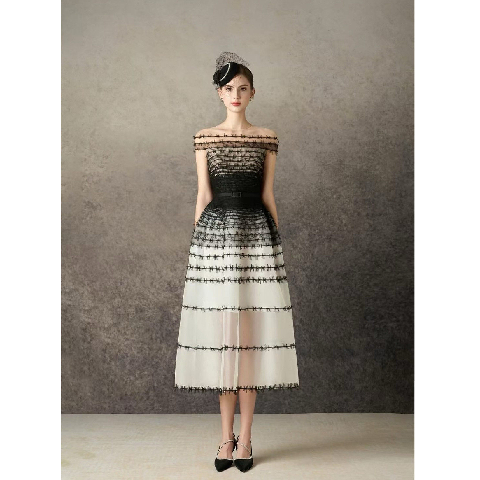 越南小众优雅立体装饰拼接网纱一字领连衣裙中长款法式腰带收腰裙