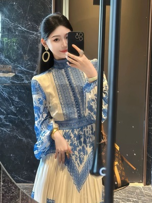 十一国庆出游季海南三亚蓝色青花瓷连衣裙2025新款艺术感秋季长裙