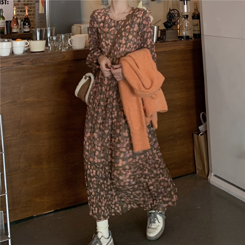Real price! Korean simple Plush Floral Dress + knitted sweater cardigan coat