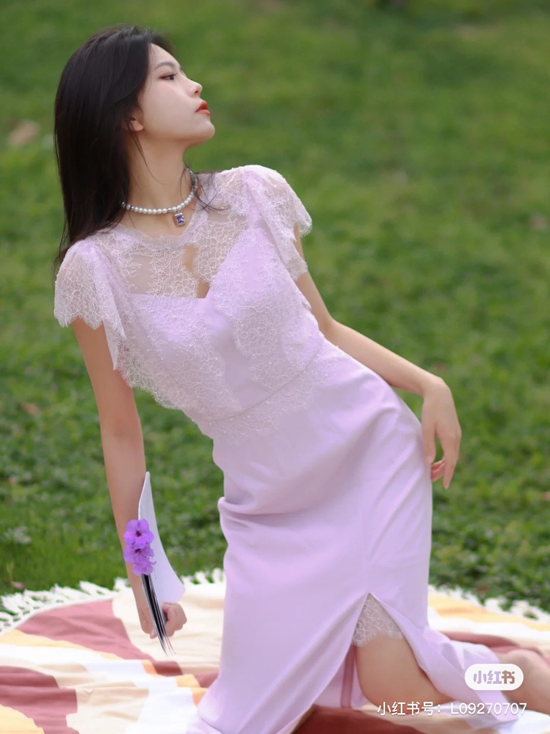 现货懿玛克茜妮2025年新品气质修身开叉长款纯色蕾丝拼接连衣裙