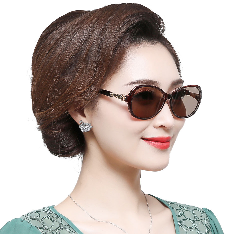 时尚遮光墨镜茶色水晶女太阳镜中老年人护目眼镜养眼清凉石头镜
