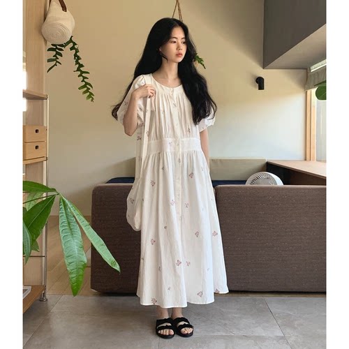 秒发！减龄设计感2026夏季新款韩国清新碎花刺绣连衣裙+包包套装