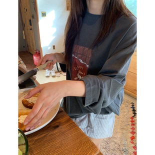 上衣女 复古水洗巧克力印花T恤圆领长袖 设计师款 韩国2026春夏新款