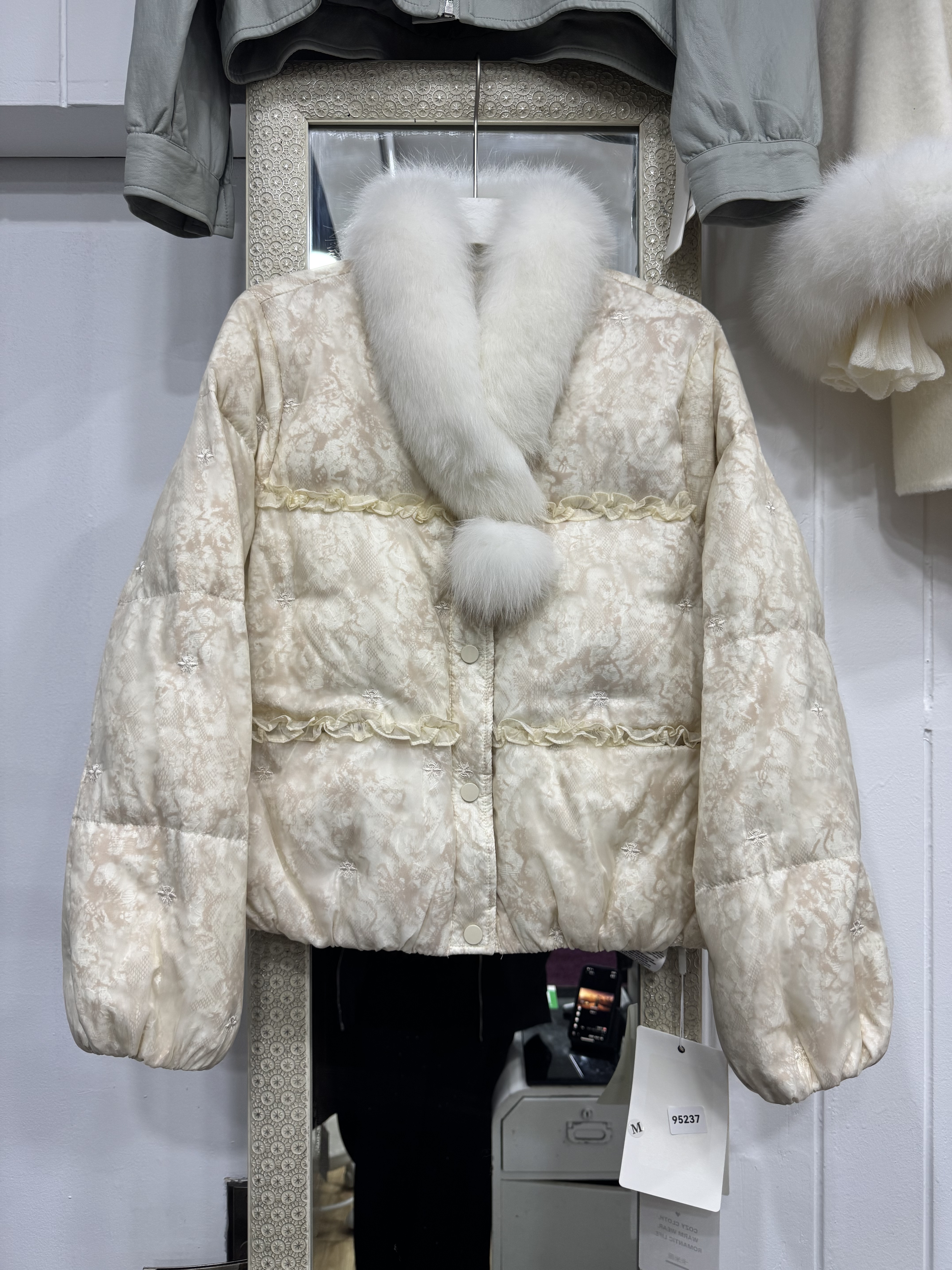 90绒狐狸毛领羽绒服女木耳边面包服2025冬季小香风蕾丝白鸭绒外套