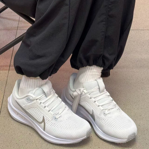 耐克/Nike Air Zoom Pegasus 40 女款灰白低帮复古跑鞋DV3854-101