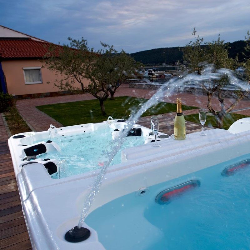 户外庭院恒温按摩浴缸室外别墅花园温泉池家用休闲SPA浴池