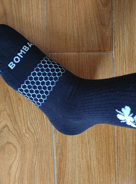 外贸小蜜蜂bomb*黑色中筒袜子运动袜弹力徒步袜中性荐36-40码015