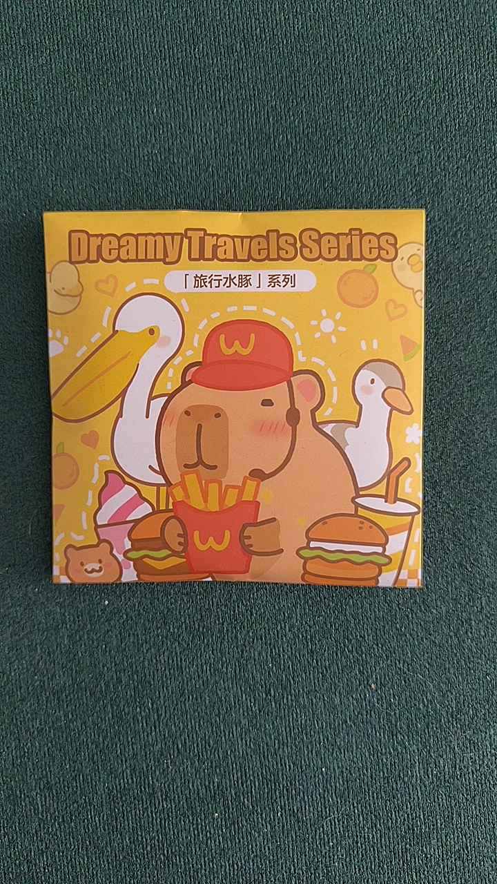 正版卡皮巴拉旅行水豚系列盲抽吧唧随机一包