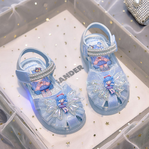 亮灯包头女童凉鞋超软底娃娃公仔公主鞋2026夏新款女孩发光宝宝鞋