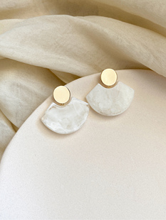 浮漾FLOAT优雅法式 复古气质扇形纹理感白色耳环女925银无耳洞耳夹