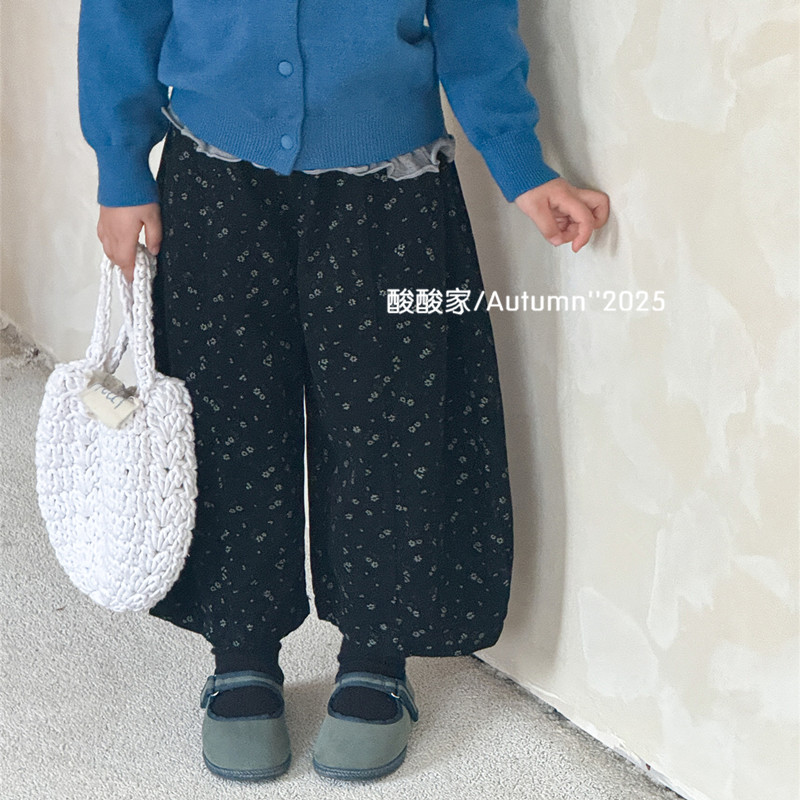 女童森系复古黑色碎花灯笼裤