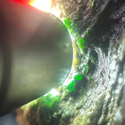 莫西沙脱沙阳绿色带戒面品质