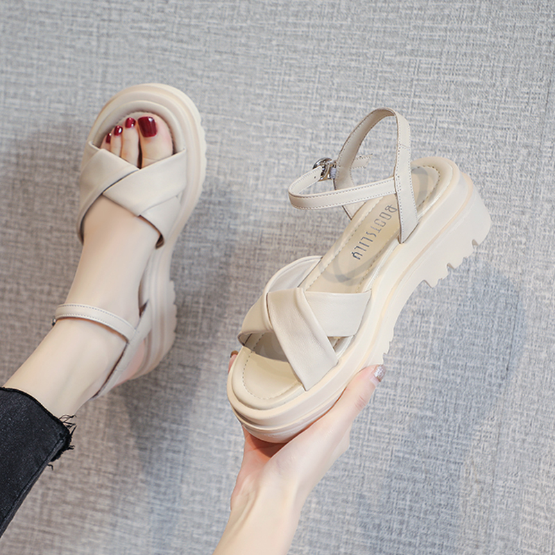 厚底凉鞋女真皮2025新款夏季休闲一字扣坡跟时尚中跟罗马女鞋防滑